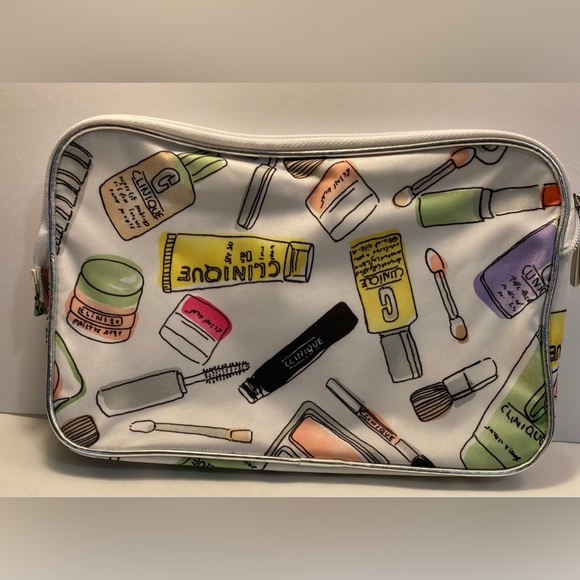 Clinique 5 bags with beauty products - Picture 15 of 15